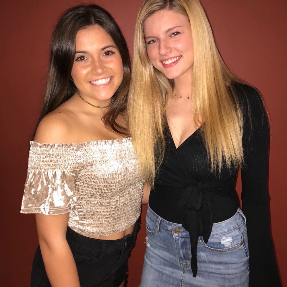 Cute cropped top!